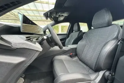 Photo 34 Peugeot 3008  Hybrid 136 e-DCS6