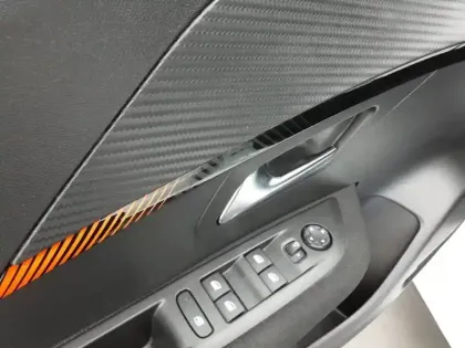 Photo 39 Peugeot 208  PureTech 75 S&S BVM5