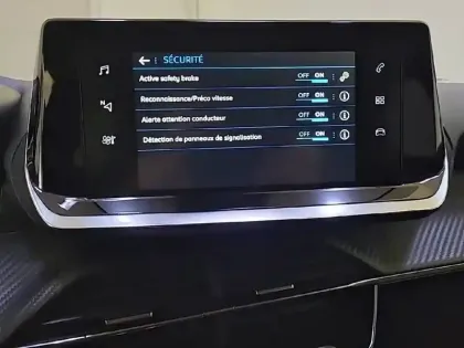 Photo 51 Peugeot 2008  PureTech 100 S&S BVM6