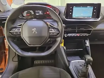 Photo 37 Peugeot 2008  PureTech 100 S&S BVM6