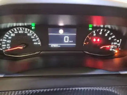 Photo 39 Peugeot 2008  PureTech 100 S&S BVM6