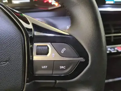 Photo 57 Peugeot 2008  PureTech 100 S&S BVM6