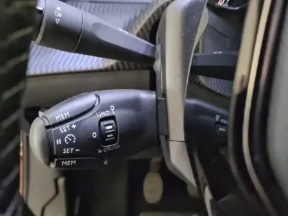 Photo 25 Peugeot 2008  PureTech 100 S&S BVM6