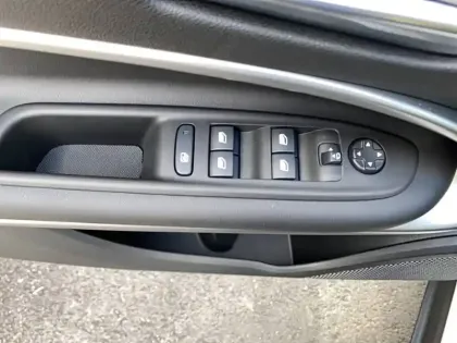 Photo 26 Jeep Avenger  1.2 Turbo T3 145 ch e-Hybrid BVR6 4xe