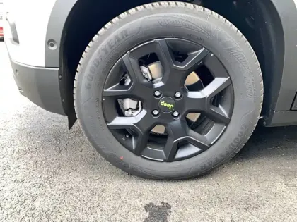 Photo 8 Jeep Avenger  1.2 Turbo T3 145 ch e-Hybrid BVR6 4xe