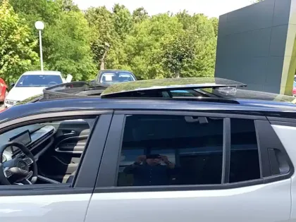 Photo 30 Jeep Avenger  1.2 Turbo T3 145 ch e-Hybrid BVR6 4xe