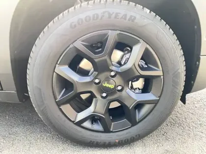 Photo 15 Jeep Avenger  1.2 Turbo T3 145 ch e-Hybrid BVR6 4xe