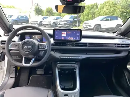 Photo 4 Jeep Avenger  1.2 Turbo T3 145 ch e-Hybrid BVR6 4xe