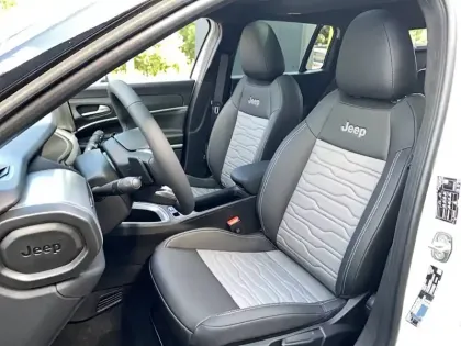 Photo 7 Jeep Avenger  1.2 Turbo T3 145 ch e-Hybrid BVR6 4xe