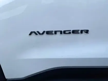 Photo 80 Jeep Avenger  1.2 Turbo T3 145 ch e-Hybrid BVR6 4xe