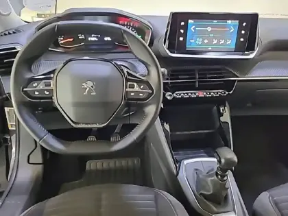 Photo 7 Peugeot 2008  PureTech 130 S&S BVM6