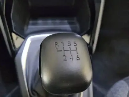 Photo 13 Peugeot 2008  PureTech 130 S&S BVM6