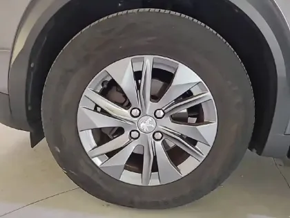 Photo 12 Peugeot 2008  PureTech 130 S&S BVM6