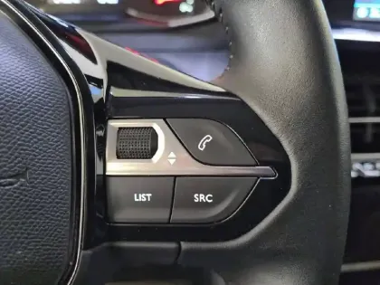 Photo 27 Peugeot 2008  PureTech 130 S&S BVM6