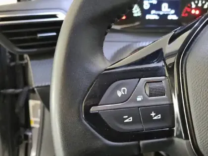 Photo 26 Peugeot 2008  PureTech 130 S&S BVM6