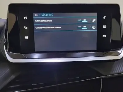 Photo 21 Peugeot 2008  PureTech 130 S&S BVM6