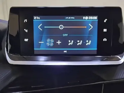 Photo 19 Peugeot 2008  PureTech 130 S&S BVM6