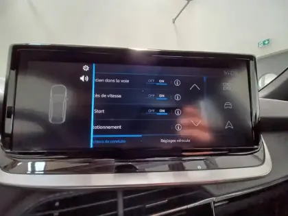 Photo 12 Peugeot 2008  Hybrid 136 e-DCS6