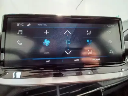 Photo 16 Peugeot 2008  Hybrid 136 e-DCS6