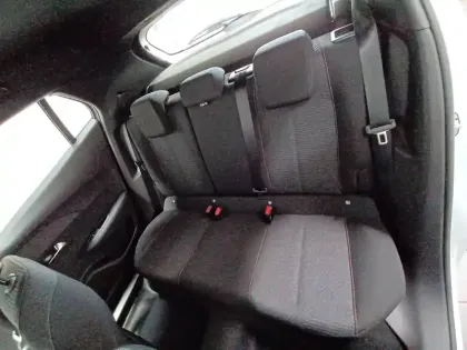 Photo 17 Peugeot 2008  Hybrid 136 e-DCS6