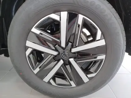 Photo 11 Peugeot 2008  Hybrid 136 e-DCS6