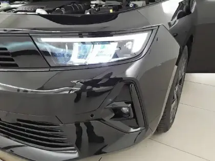 Photo 39 Opel Astra  1.2 Turbo 130 ch BVA8