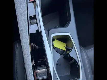 Photo 28 Peugeot 5008  Hybrid 136 e-DCS6