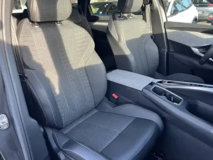 Photo 59 Peugeot 5008  Hybrid 136 e-DCS6