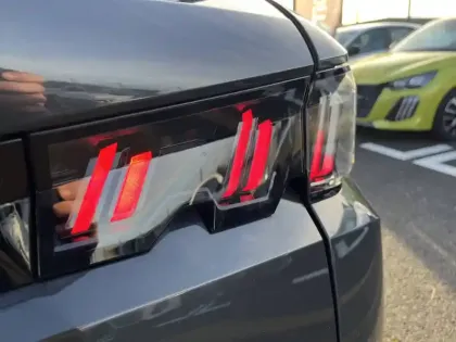 Photo 48 Peugeot 5008  Hybrid 136 e-DCS6