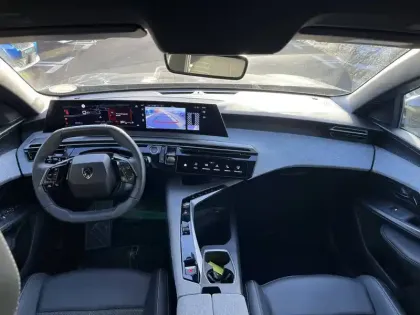 Photo 23 Peugeot 5008  Hybrid 136 e-DCS6