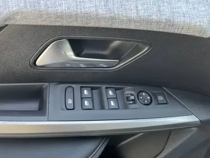 Photo 54 Peugeot 5008  Hybrid 136 e-DCS6