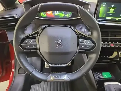 Photo 40 Peugeot 208  PureTech 100 S&S BVM6