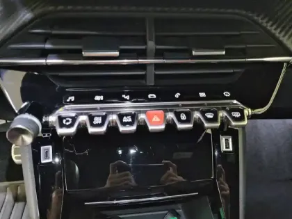 Photo 55 Peugeot 208  PureTech 100 S&S BVM6