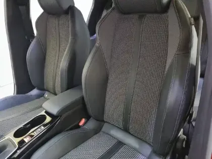 Photo 42 Peugeot 208  PureTech 100 S&S BVM6