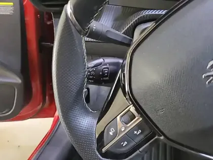 Photo 58 Peugeot 208  PureTech 100 S&S BVM6