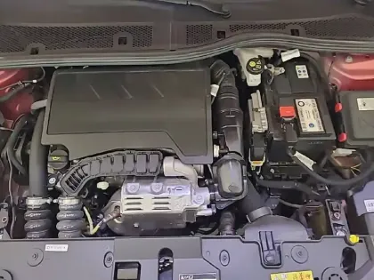 Photo 46 Peugeot 208  PureTech 100 S&S BVM6