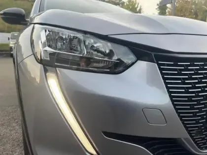 Photo 13 Peugeot 208  Electrique 50 kWh 136ch Active