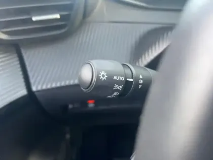 Photo 16 Peugeot 208  Electrique 50 kWh 136ch Active