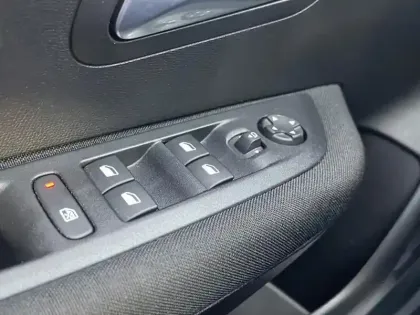 Photo 19 Peugeot 208  Electrique 50 kWh 136ch Active