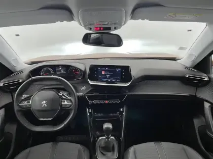 Photo 31 Peugeot 2008  PureTech 100 S&S BVM6