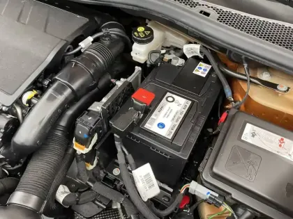 Photo 29 Peugeot 2008  PureTech 100 S&S BVM6