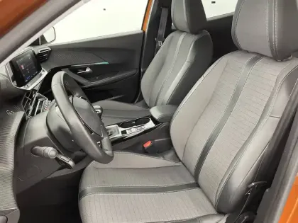 Photo 13 Peugeot 2008  PureTech 100 S&S BVM6