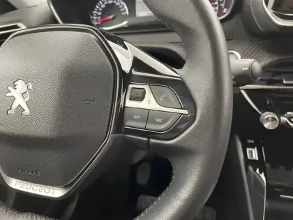 Photo 30 Peugeot 2008  PureTech 100 S&S BVM6