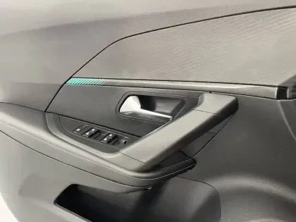 Photo 28 Peugeot 2008  PureTech 100 S&S BVM6