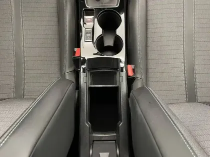 Photo 33 Peugeot 2008  PureTech 100 S&S BVM6