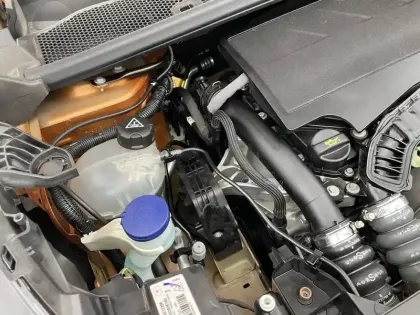 Photo 34 Peugeot 2008  PureTech 100 S&S BVM6