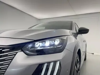 Photo 26 Peugeot 208  Hybrid 136 e-DCS6