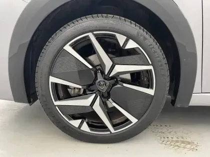 Photo 16 Peugeot 208  Hybrid 136 e-DCS6