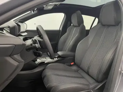 Photo 13 Peugeot 208  Hybrid 136 e-DCS6