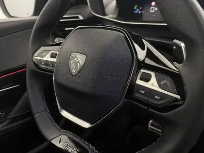 Photo 23 Peugeot 208  Hybrid 136 e-DCS6